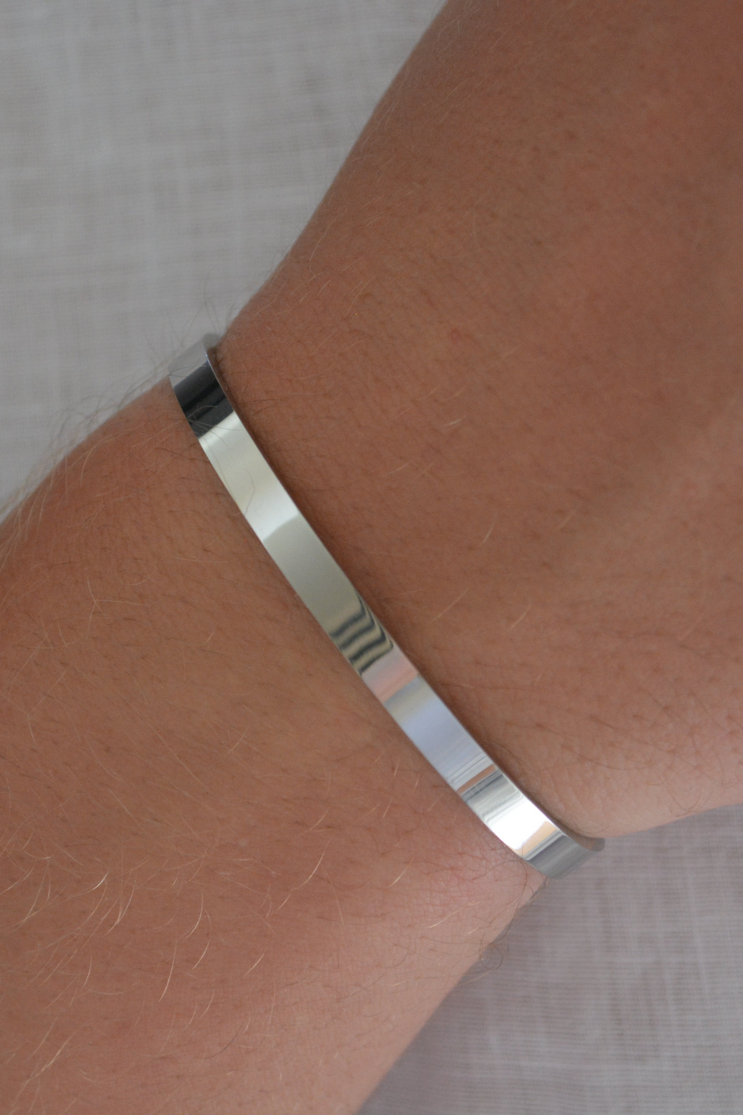 MINIMAL ADJUSTABLE CUFF